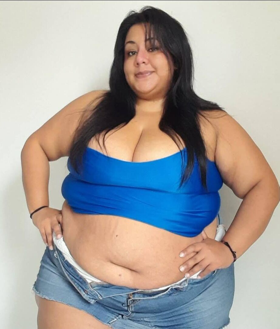 Сексуальная мягкая латина BBW (нужен идентификатор)
