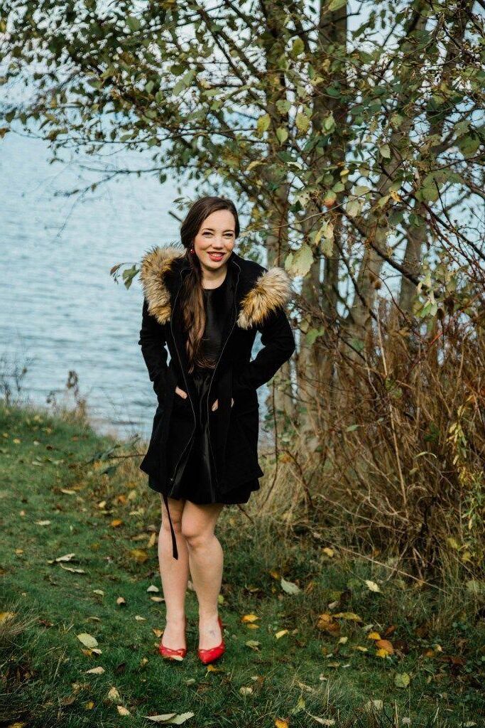 P interest In Beauty Young Wife Fashion Blogger