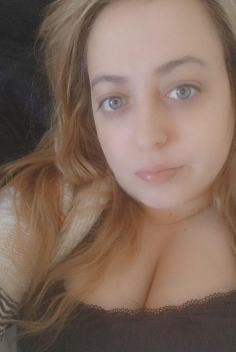 Hot Milf Fucktoy Whore Rachelle Loves to be a Slag Exposed Cunt 