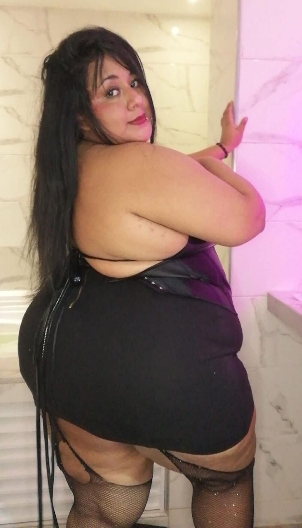 Сексуальная мягкая латина BBW (нужен идентификатор)