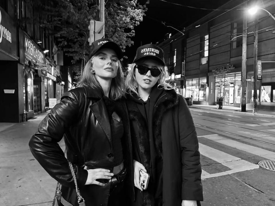 Samara Weaving et Kathryn Newton