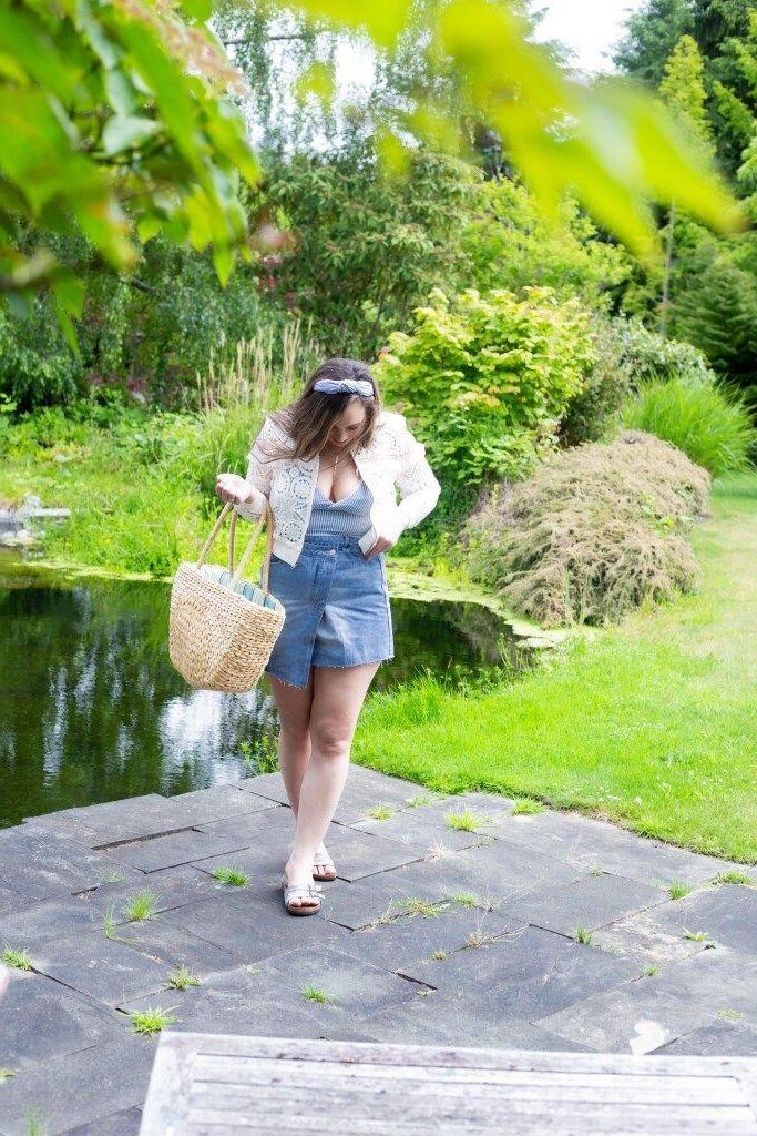 P interest In Beauty Young Wife Fashion Blogger