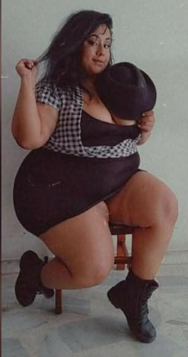 Сексуальная мягкая латина BBW (нужен идентификатор)
