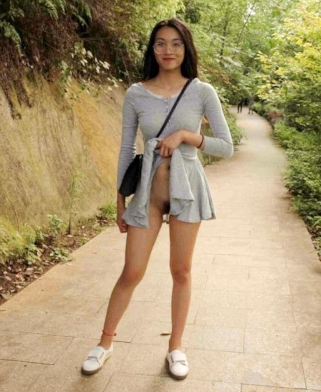 NON NUDE 