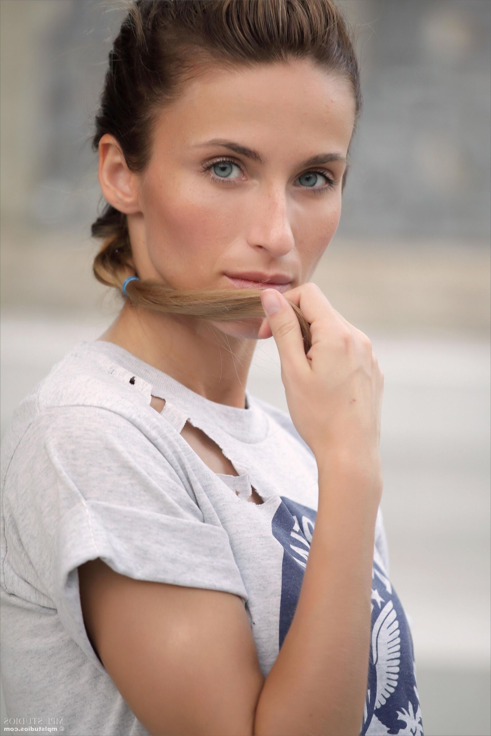 Cara mell tu devrais être ici