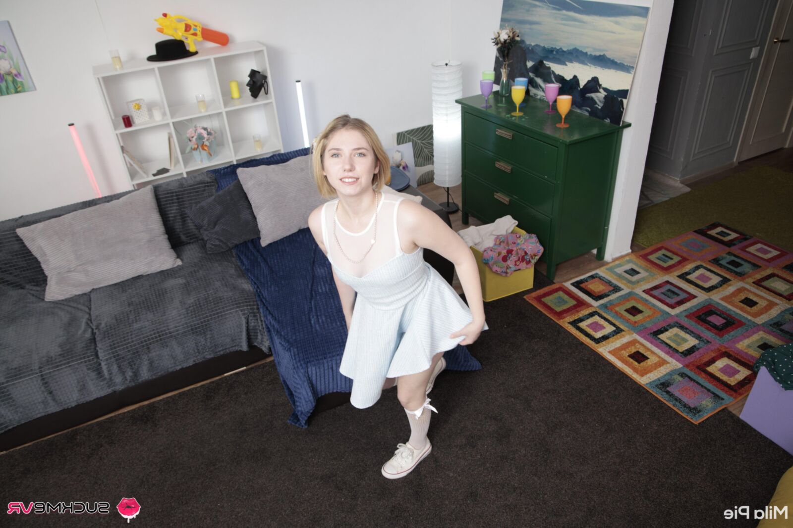 Mila Pie Yo profite d'une bite longue et épaisse dans sa première scène