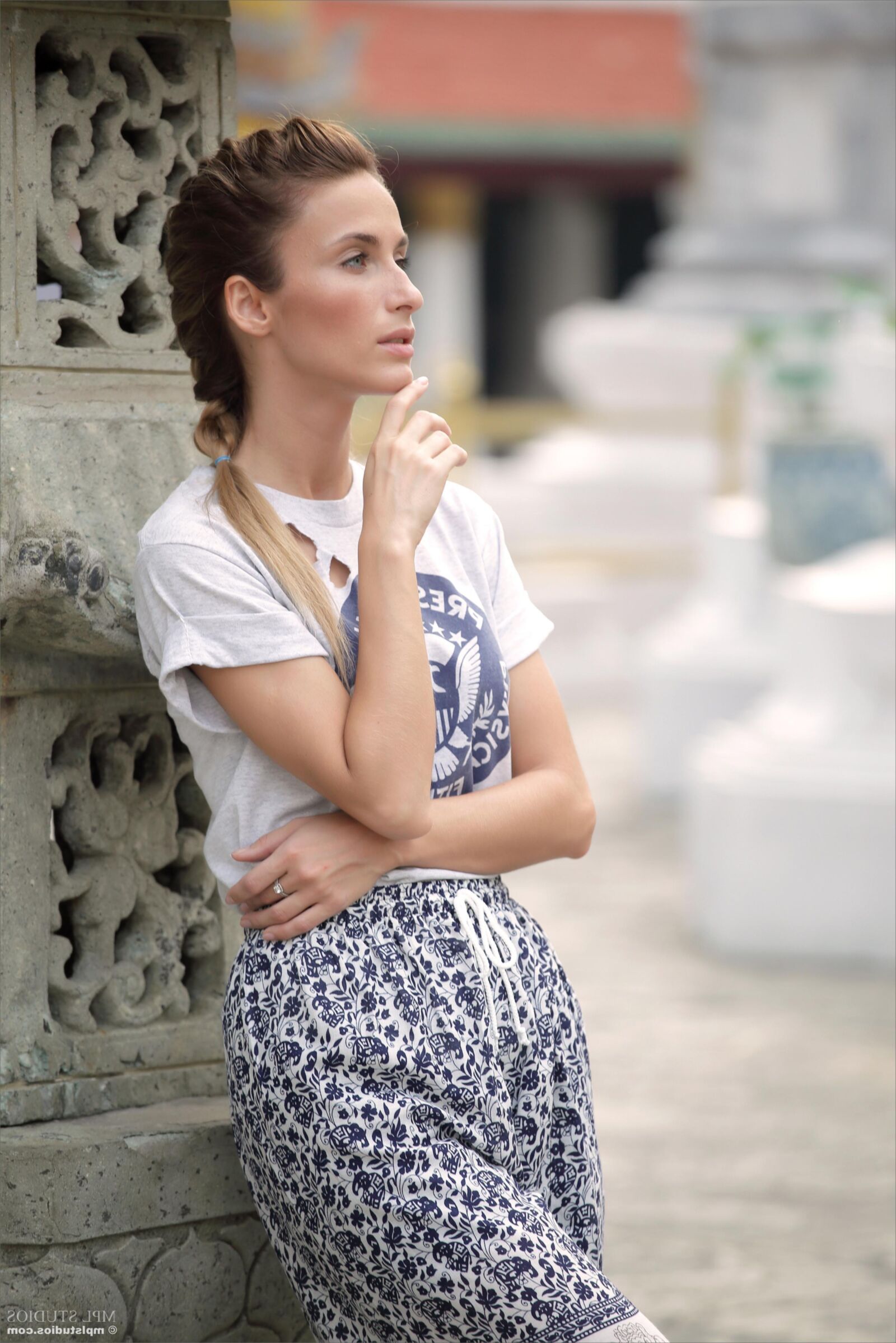 Cara mell tu devrais être ici