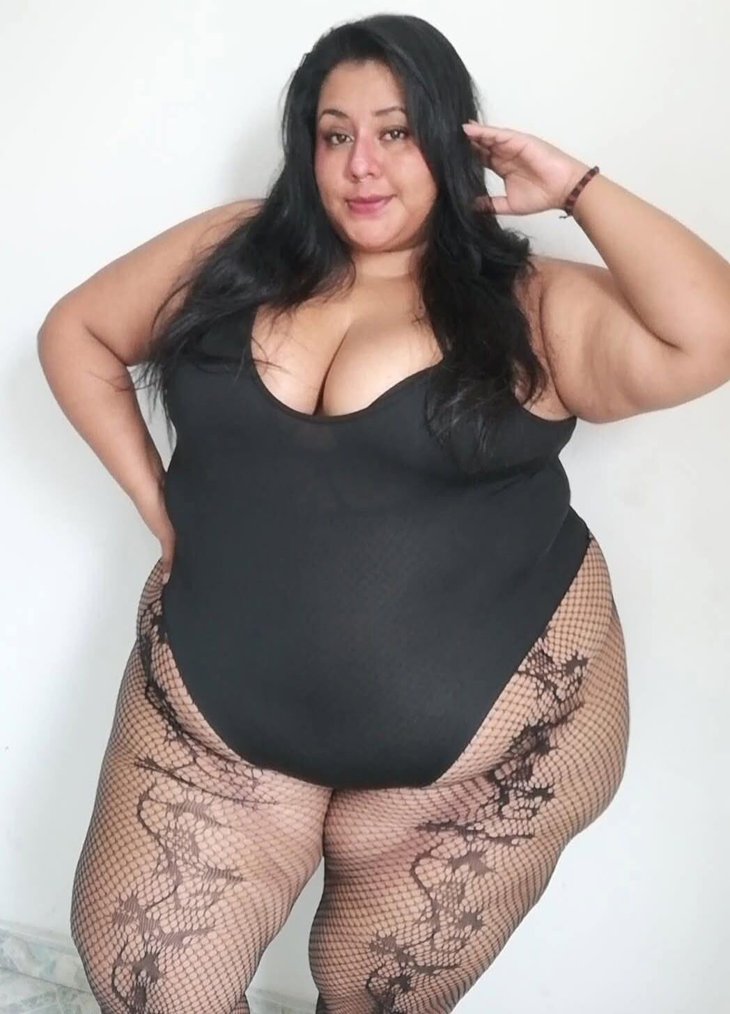 Сексуальная мягкая латина BBW (нужен идентификатор)