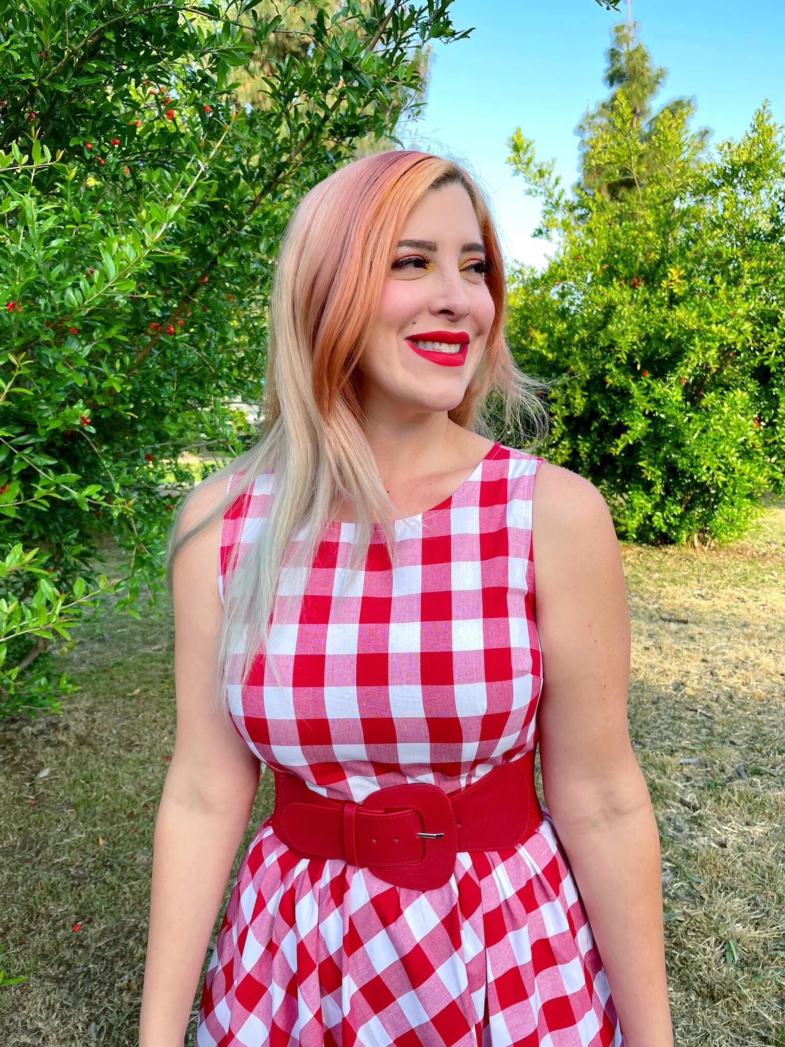 P interest In Beauty Retro Fashion Milf