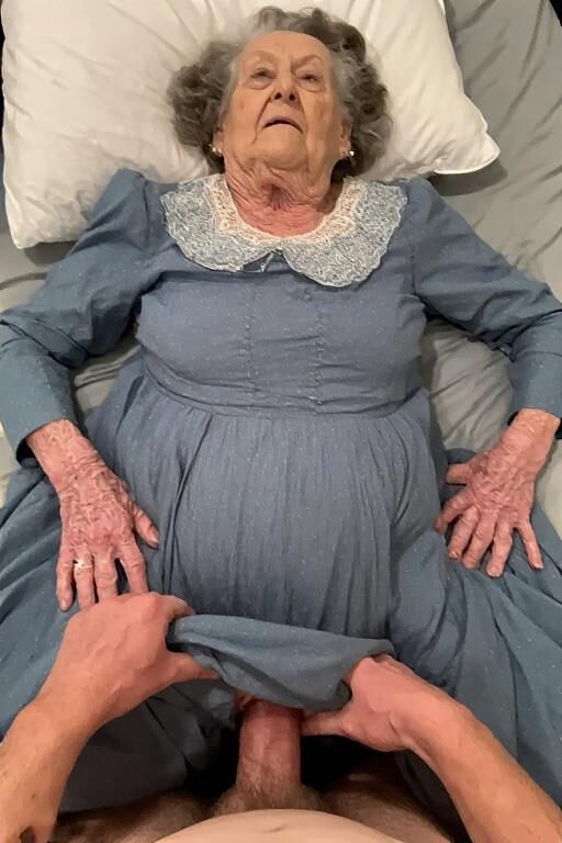 Grannies em vestidos de igreja
