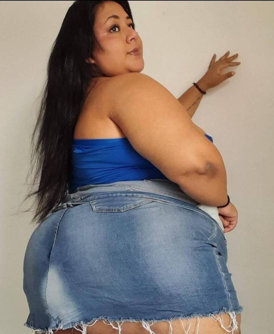 Сексуальная мягкая латина BBW (нужен идентификатор)