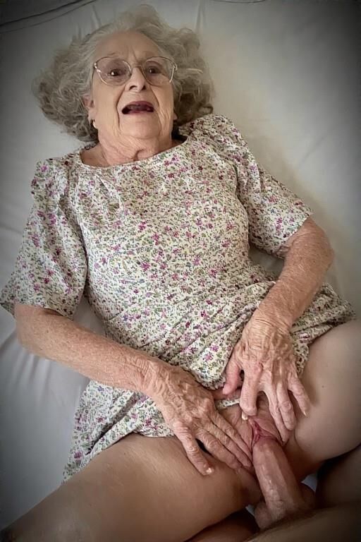 Grannies em vestidos de igreja