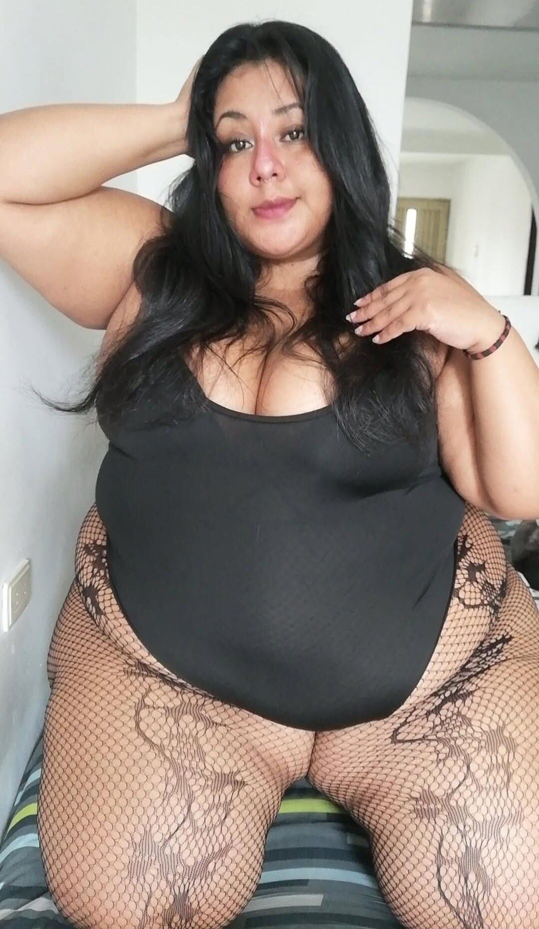 Сексуальная мягкая латина BBW (нужен идентификатор)