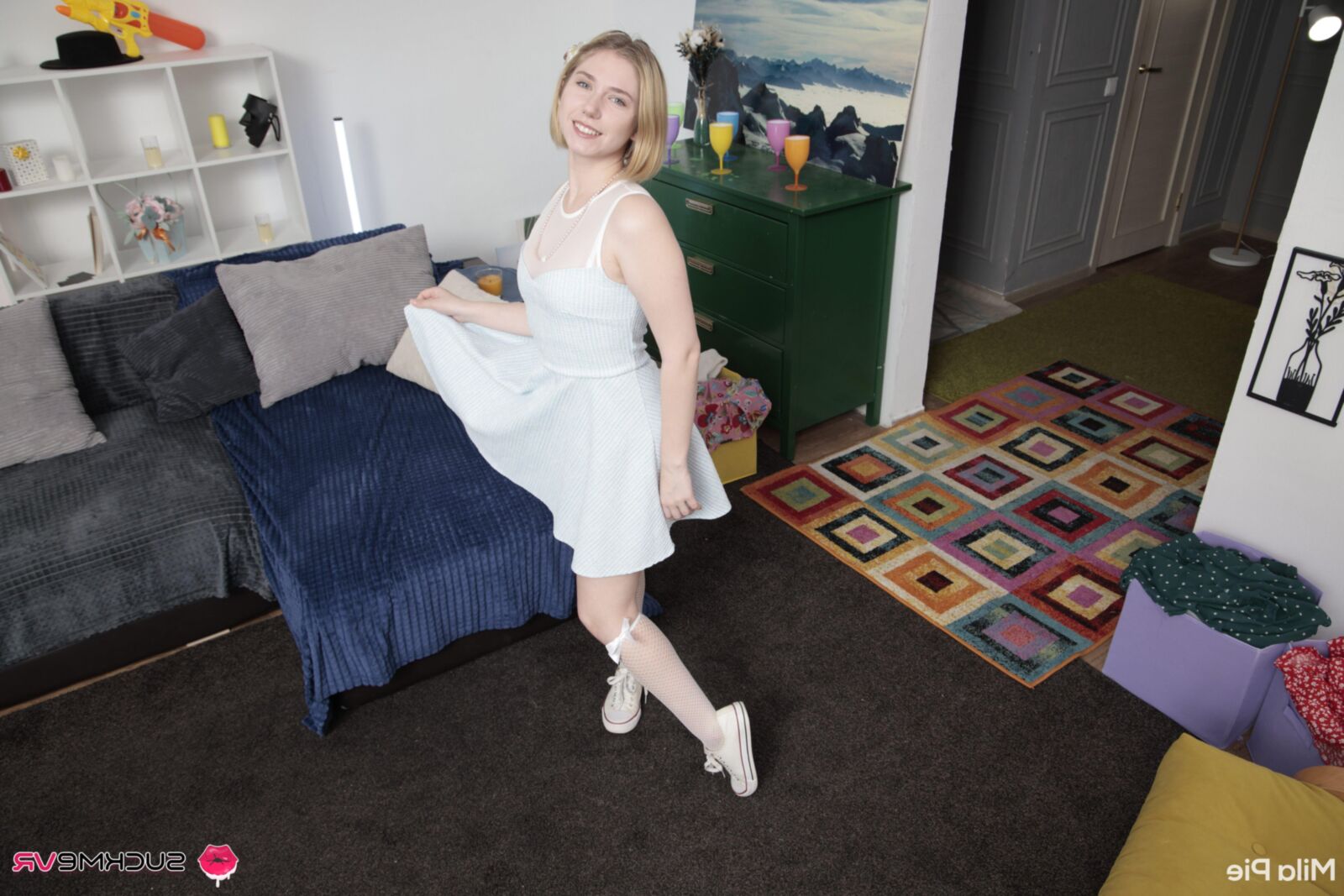 Mila Pie Yo profite d'une bite longue et épaisse dans sa première scène