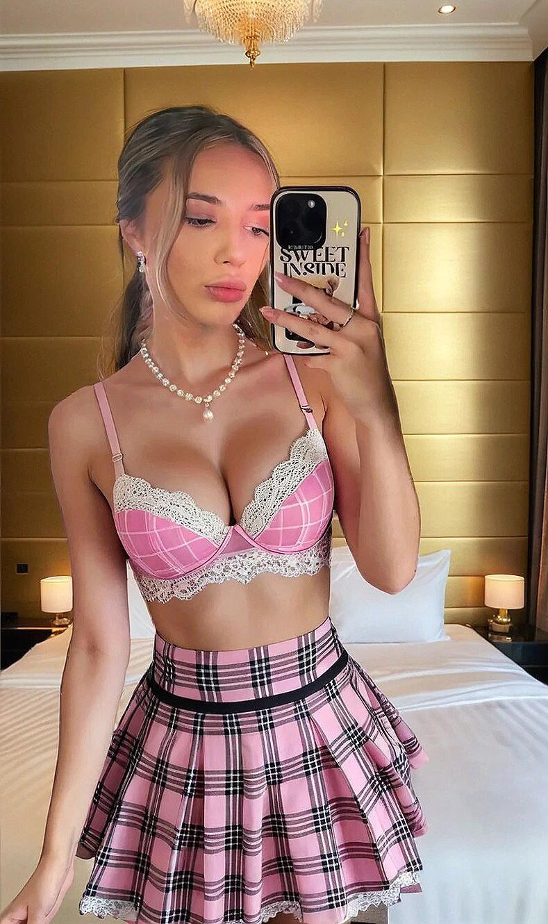 Salope teen roumaine Luiza
