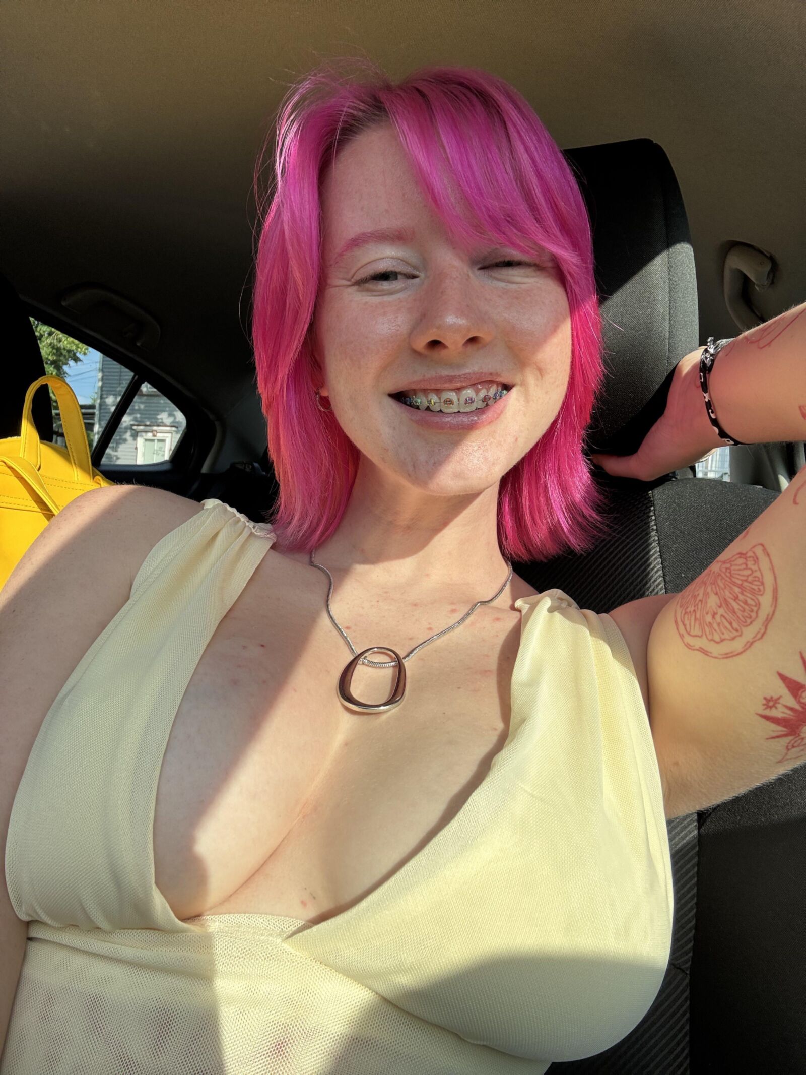 Luv Big Subs Big Ass Pink Hair Sexy Beauty Girl Mixed Hot Photo