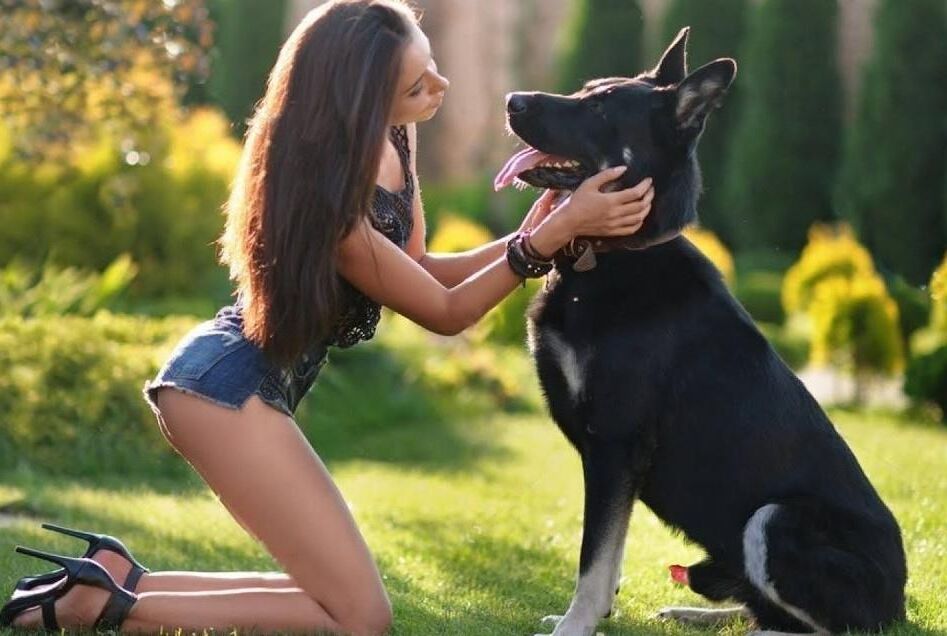 Mujeres sexys con perros