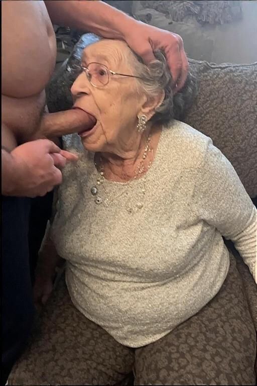 Grannies em vestidos de igreja