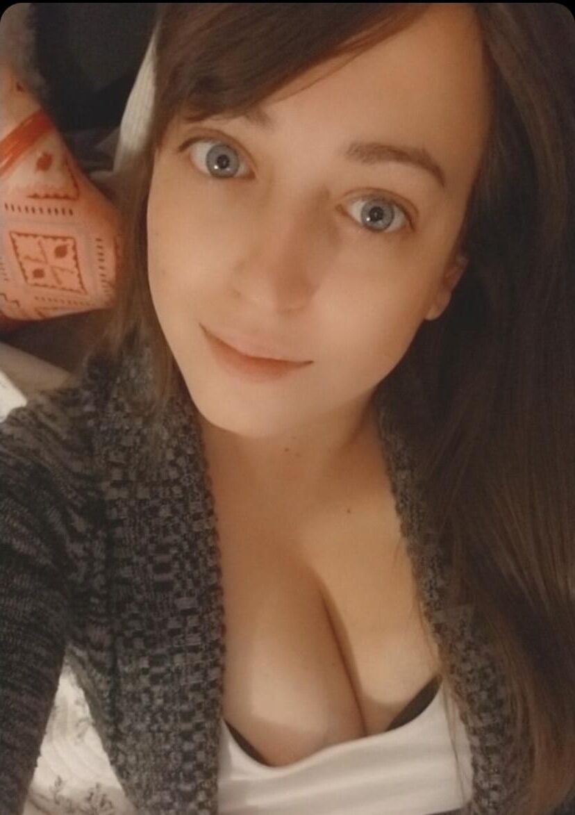 Hot Milf Fucktoy Whore Rachelle Loves to be a Slag Exposed Cunt 
