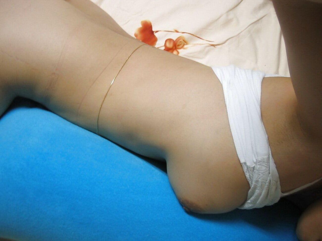 Amateur girl solo ()