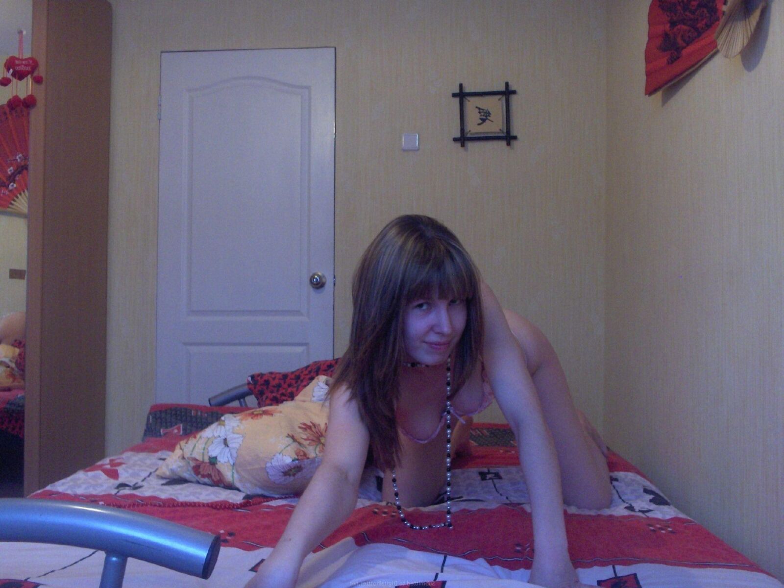 Amateur girl solo ()