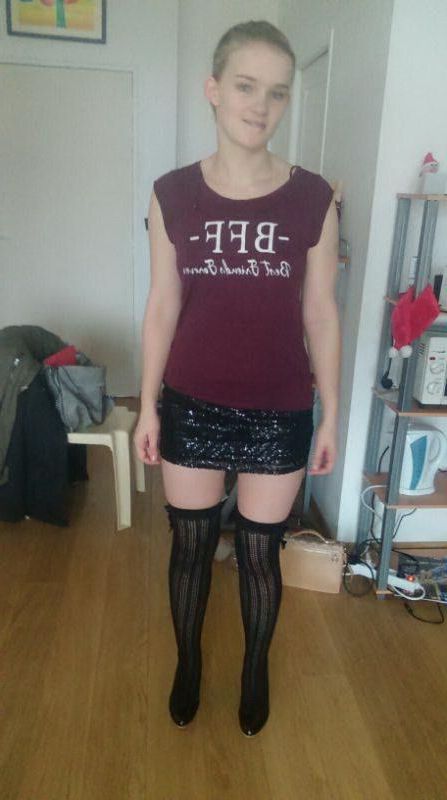 Amateur girl solo ()