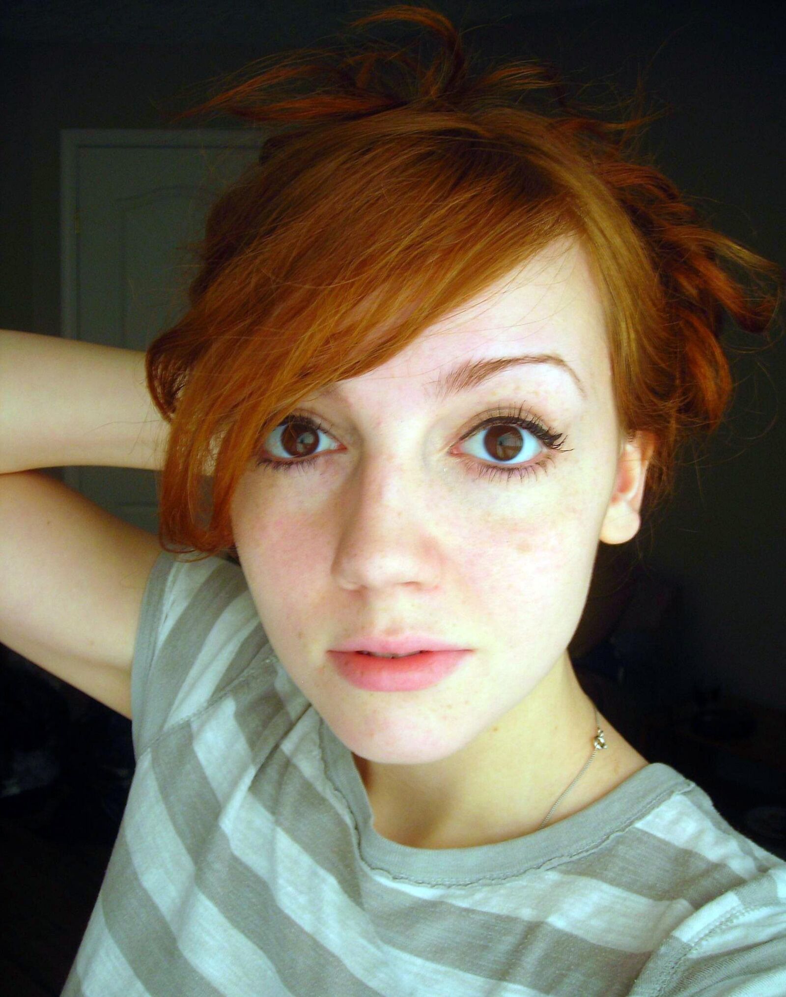 Amateur girl solo ()