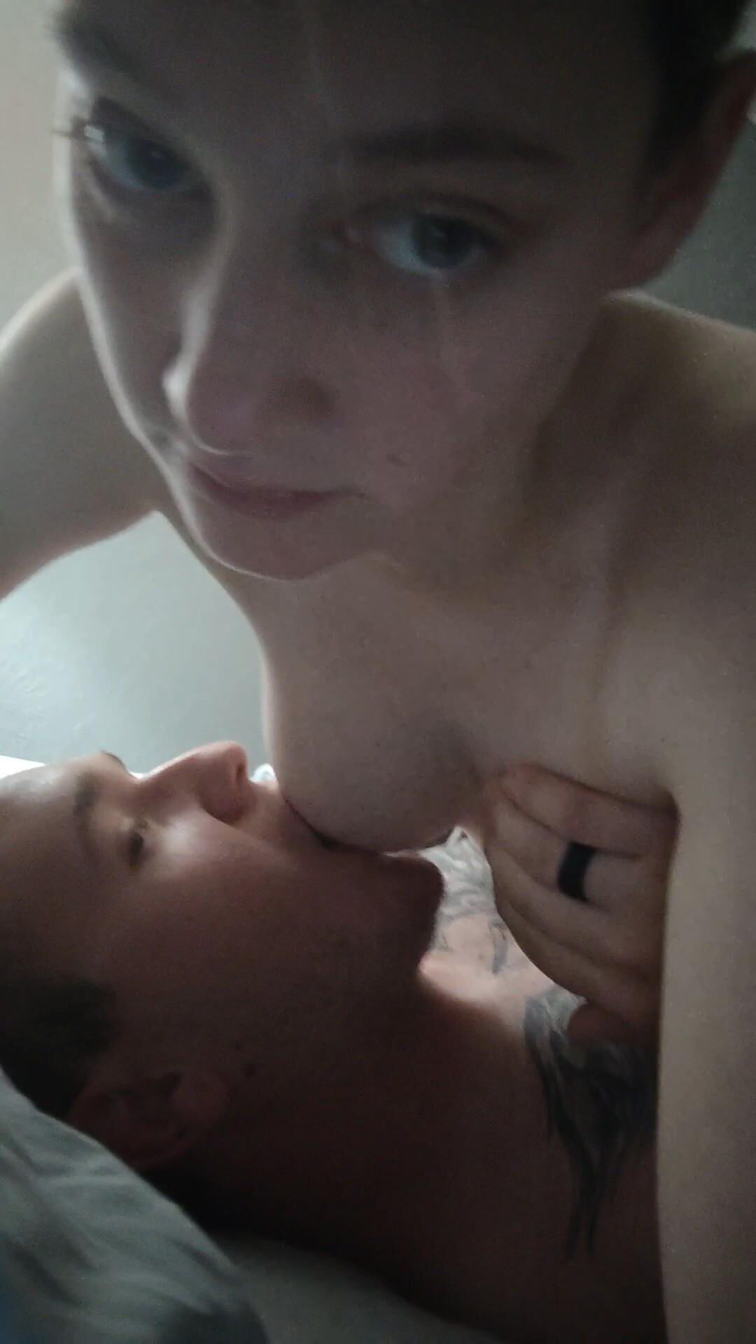 Nippel saugen
