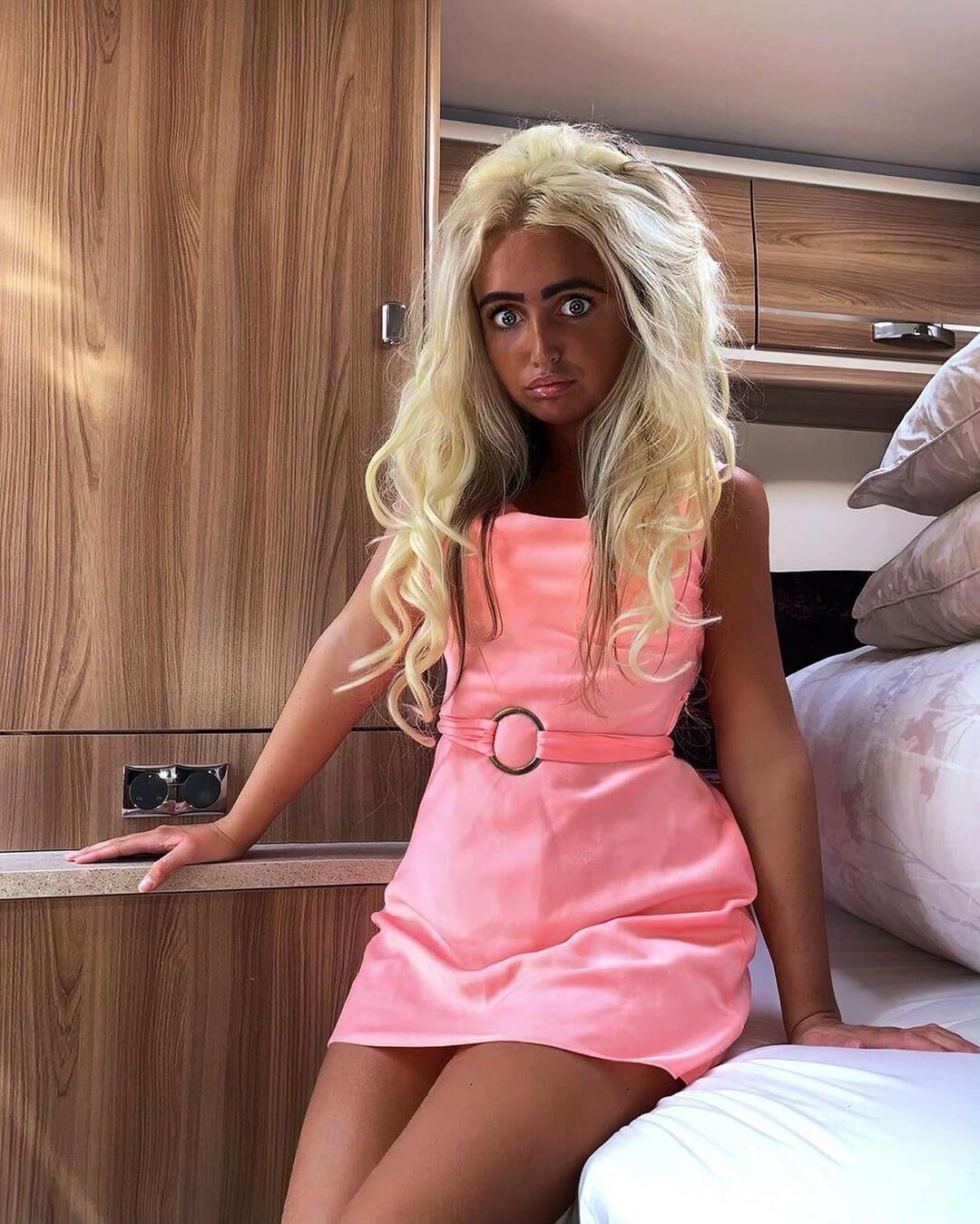 Chav Chav buckable hypersexualized