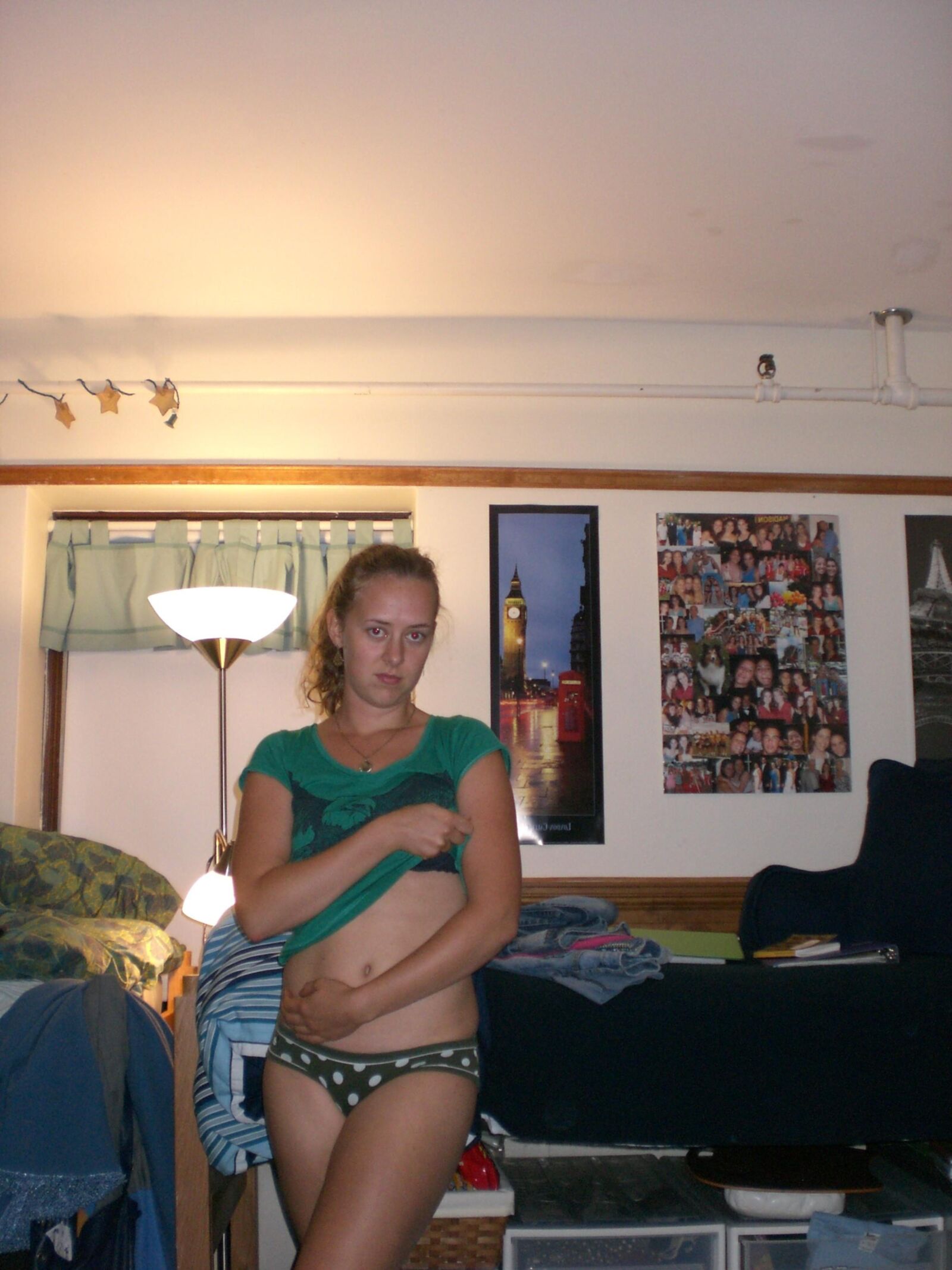 Amateur girl solo ()