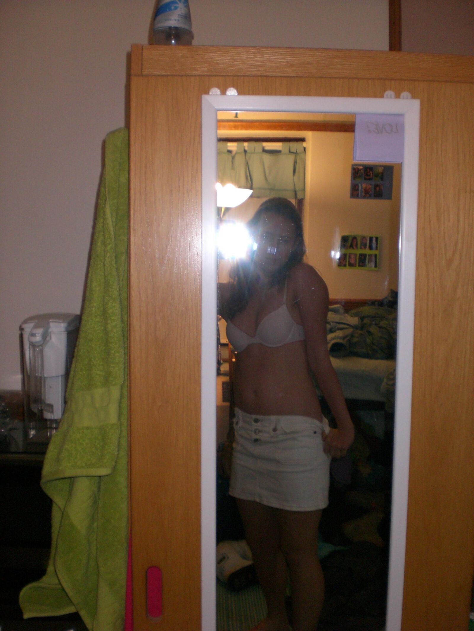Amateur girl solo ()