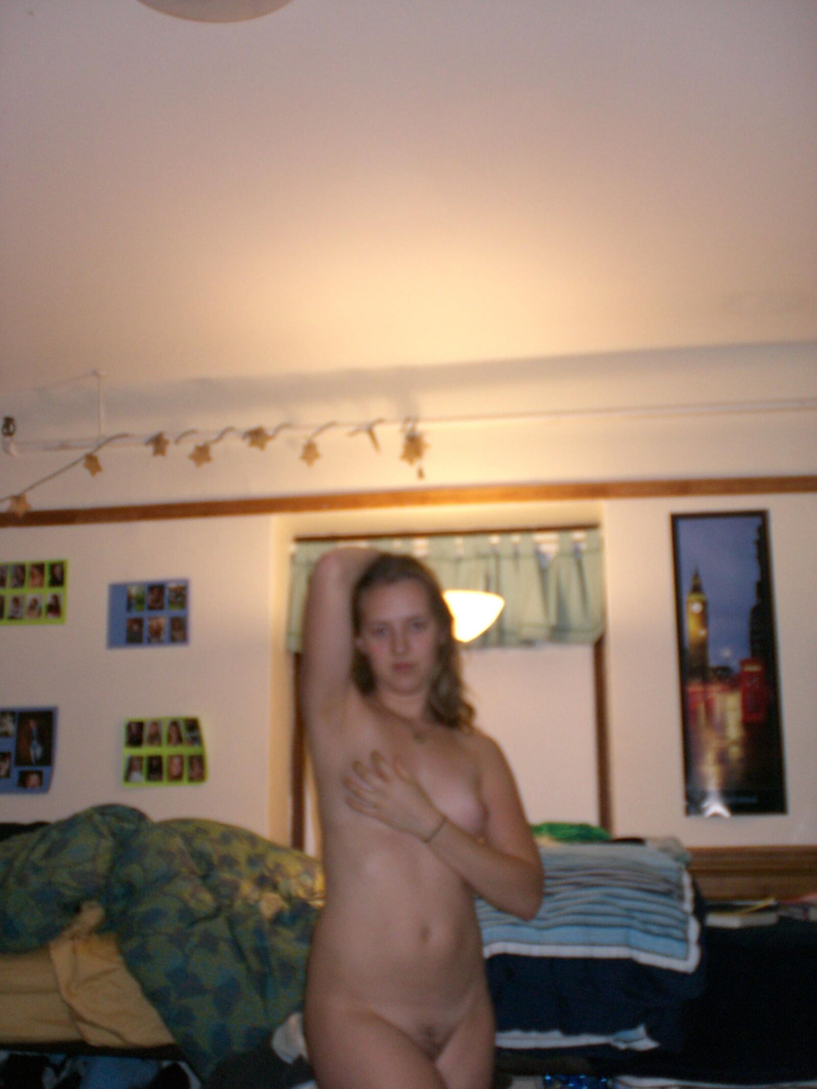 Amateur girl solo ()