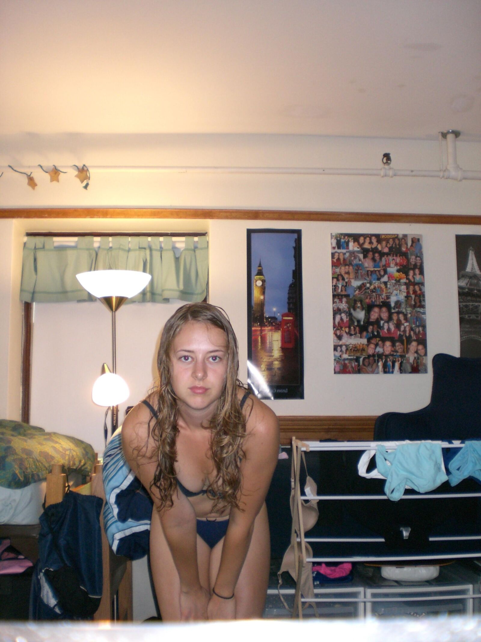 Amateur girl solo ()