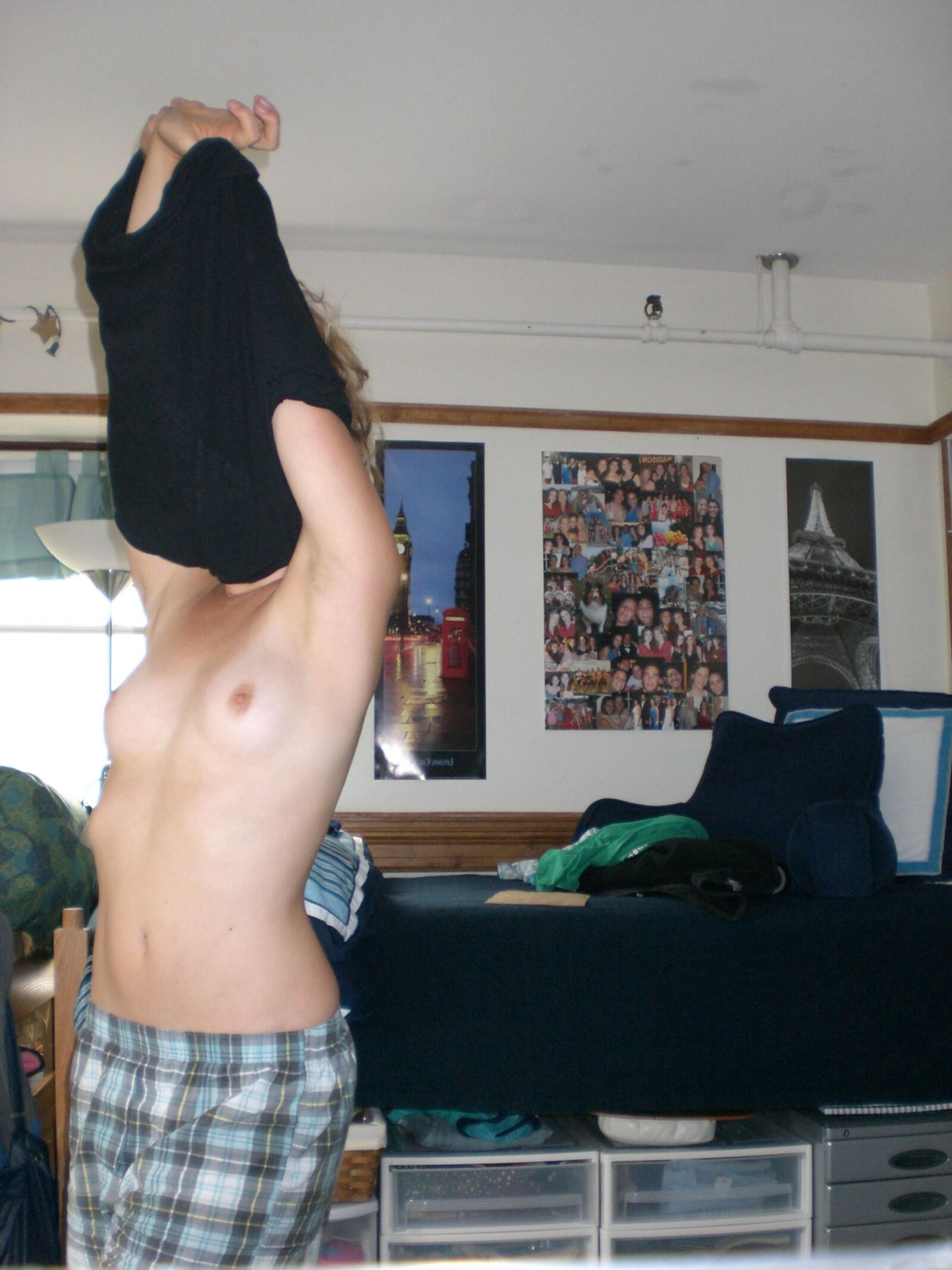 Amateur girl solo ()