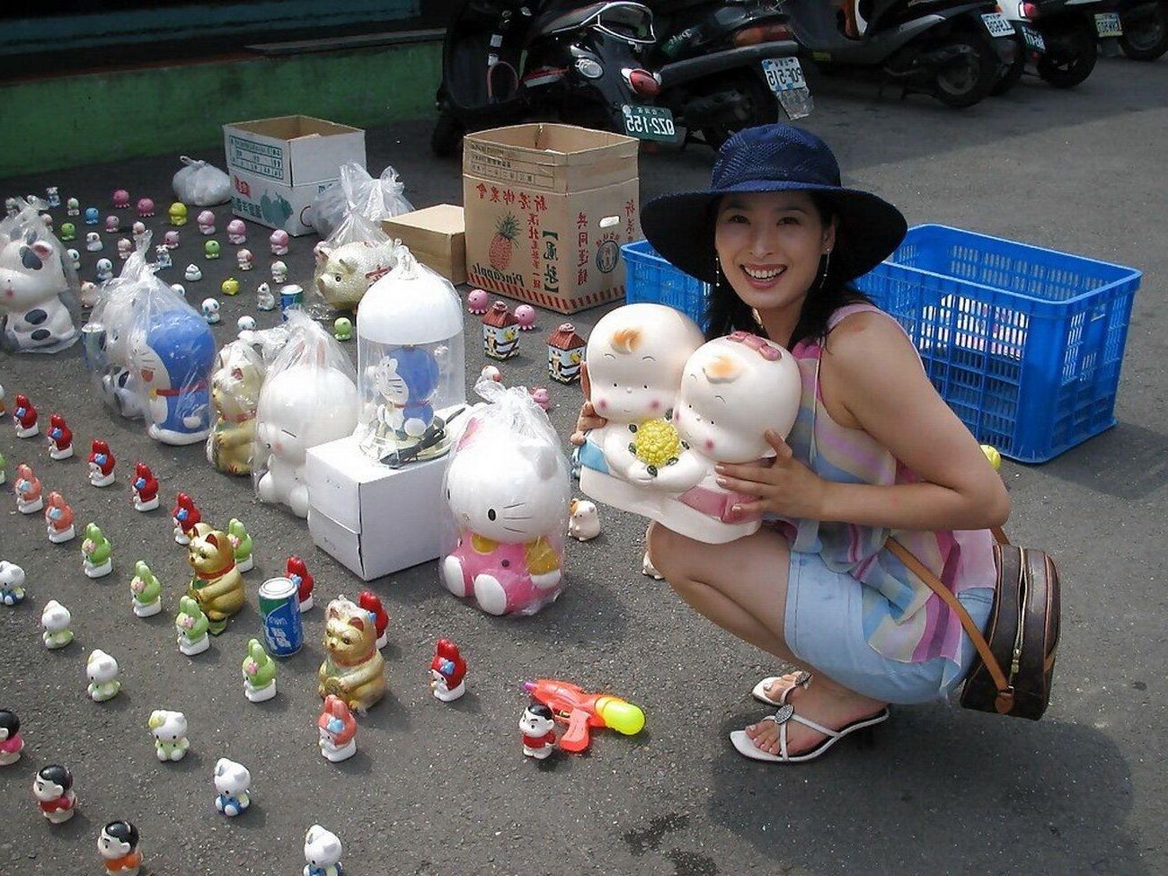 Amateur girl solo ()