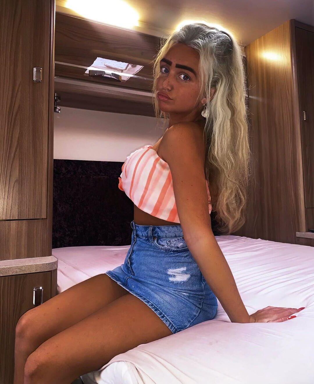 Chav Chav buckable hypersexualized