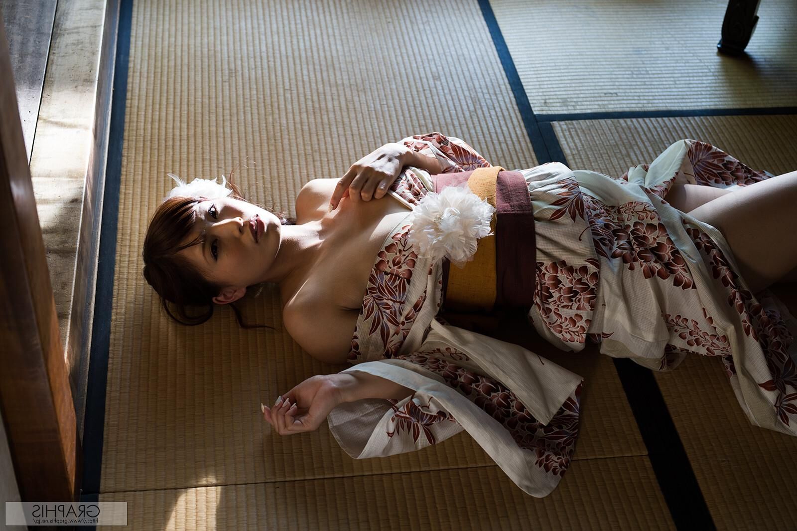 Harumi Tachibana Graphisgals No. Nos levantamos