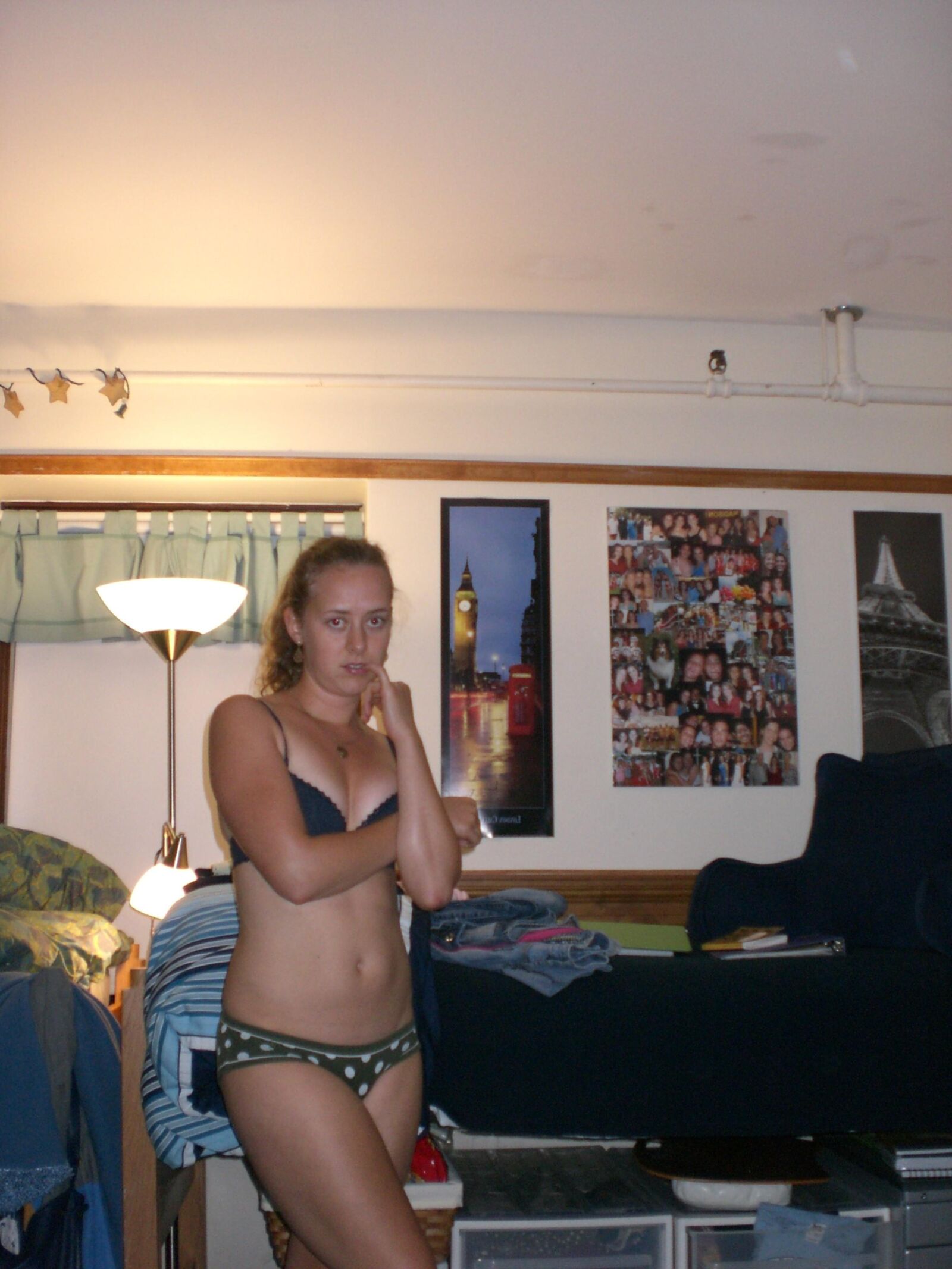 Amateur girl solo ()