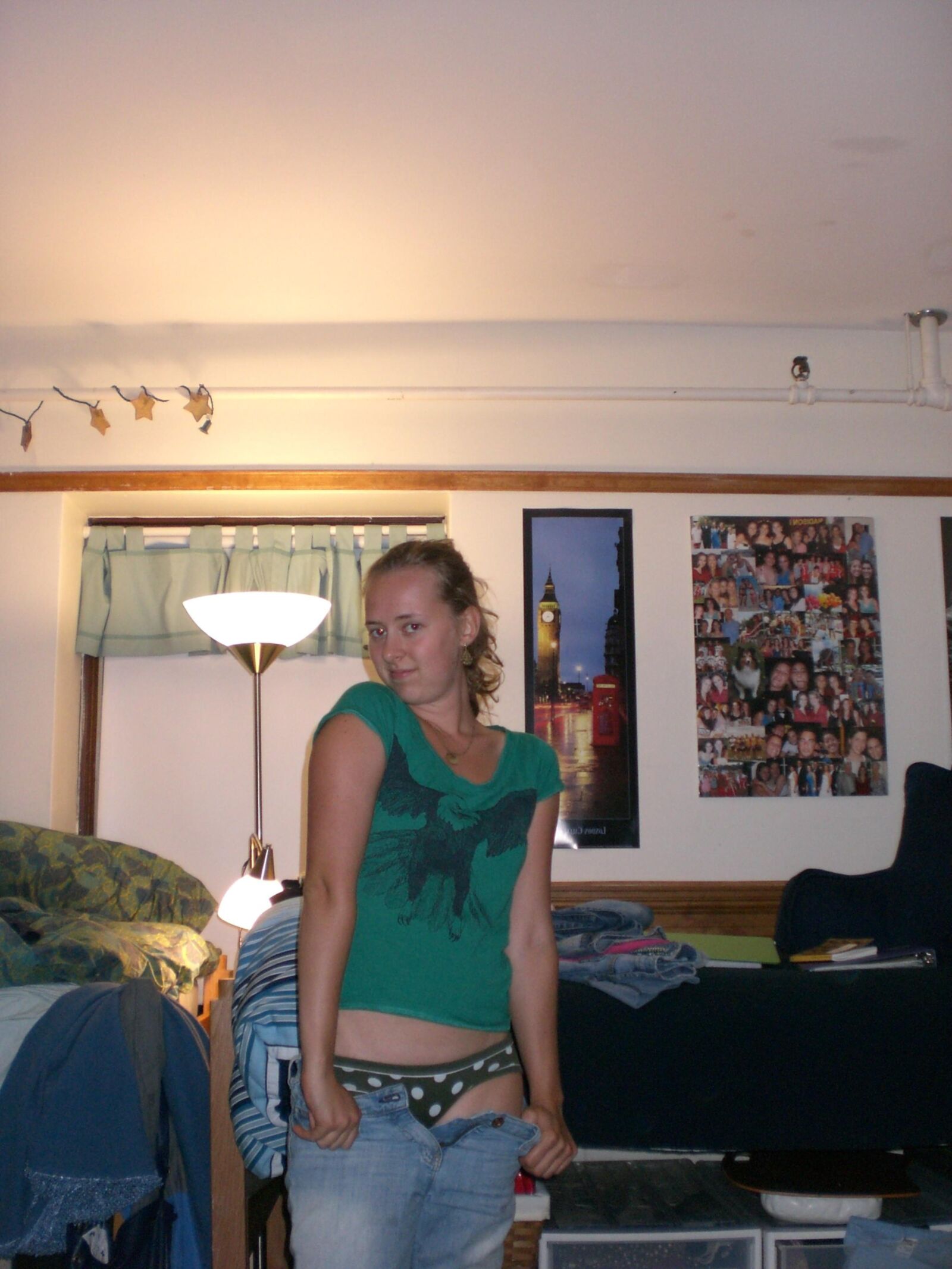 Amateur girl solo ()