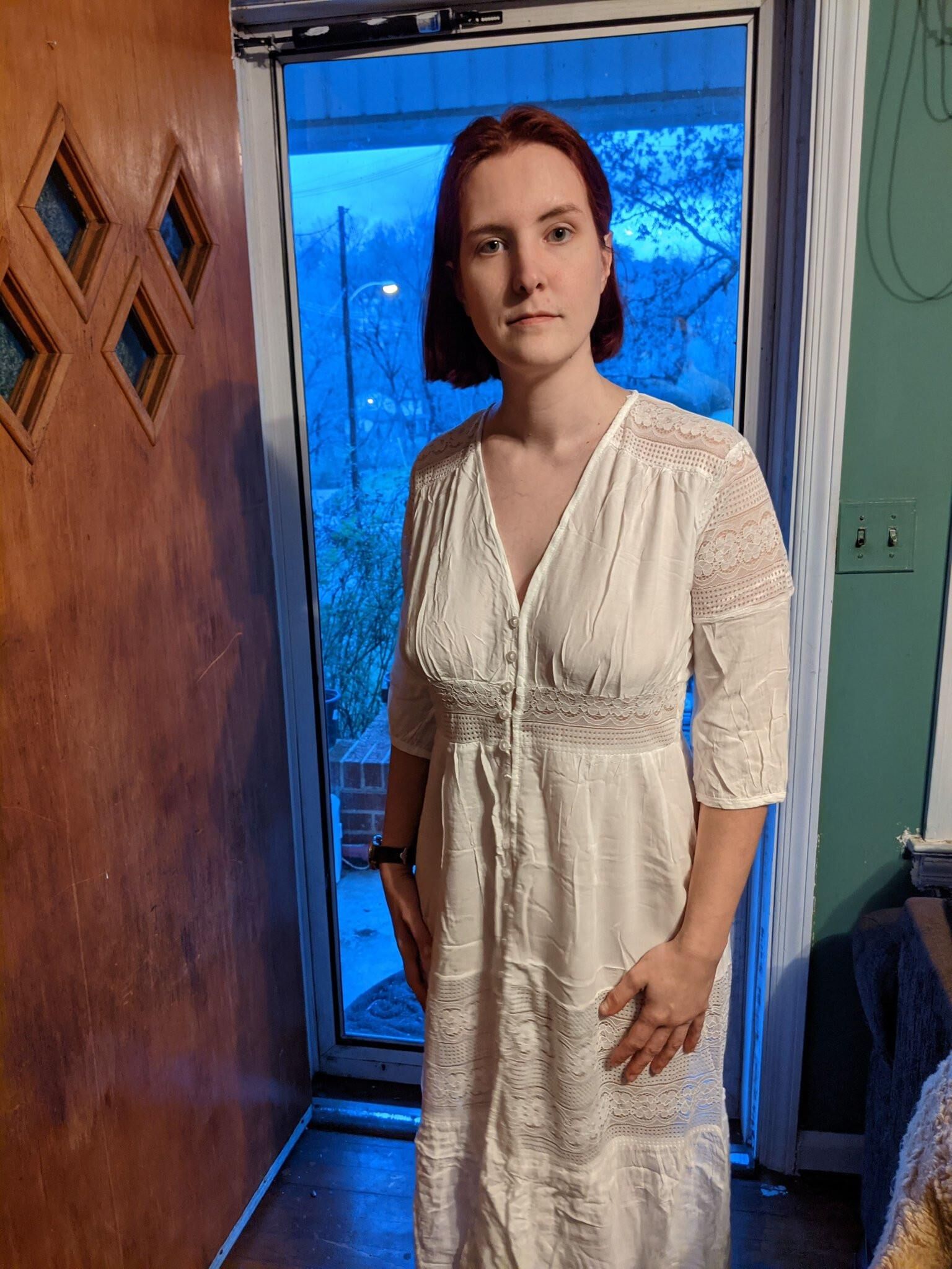 Maggie Jean Rose, sin fondo y desnuda