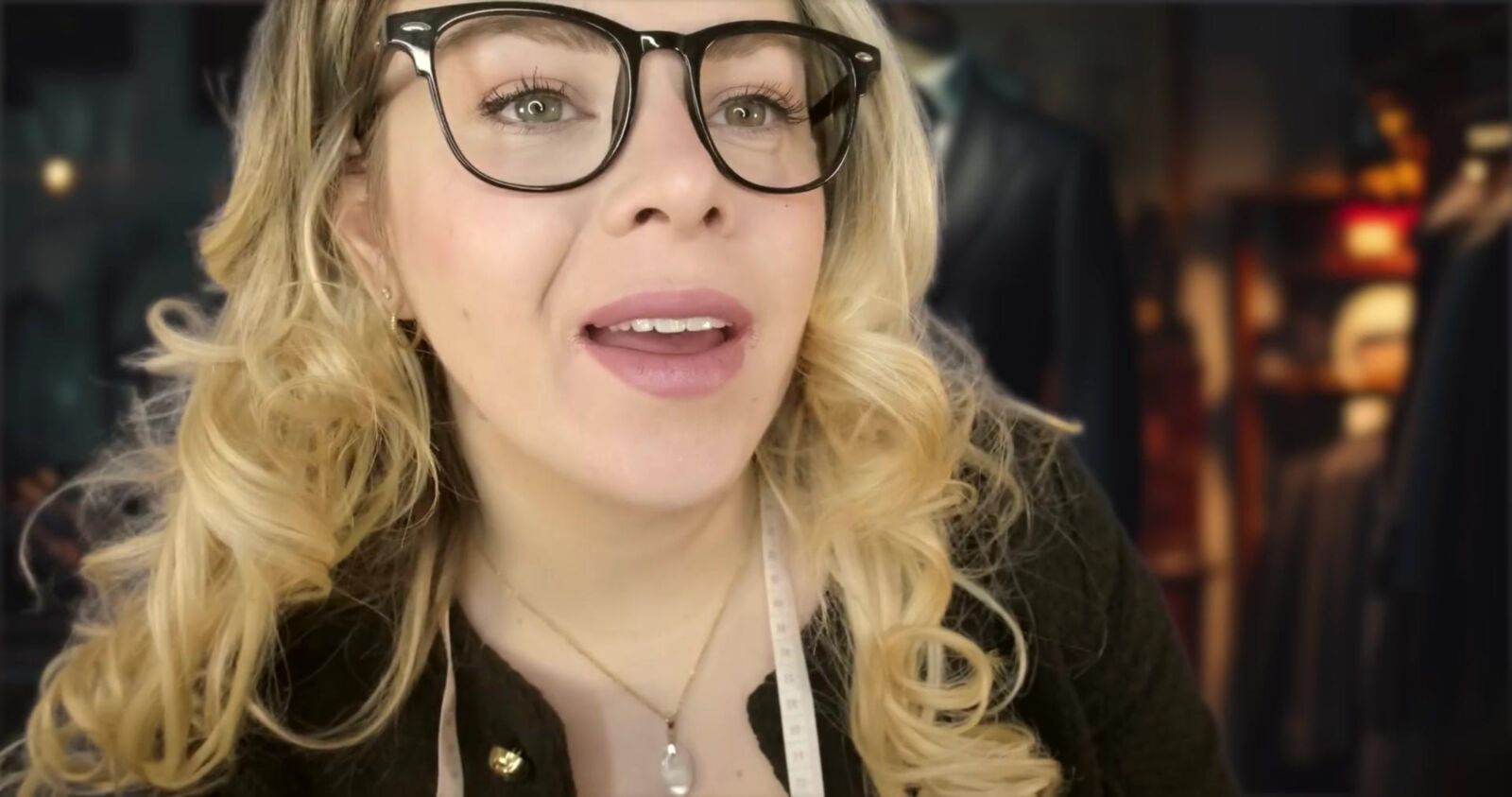 Murmurones escoceses ASMR Medición detallada de cuerpo completo