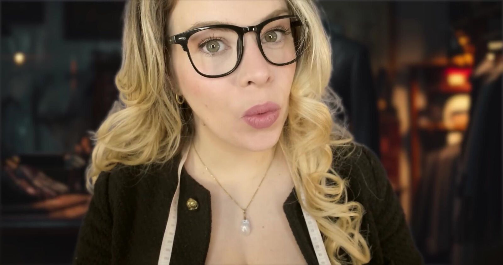 Murmurones escoceses ASMR Medición detallada de cuerpo completo