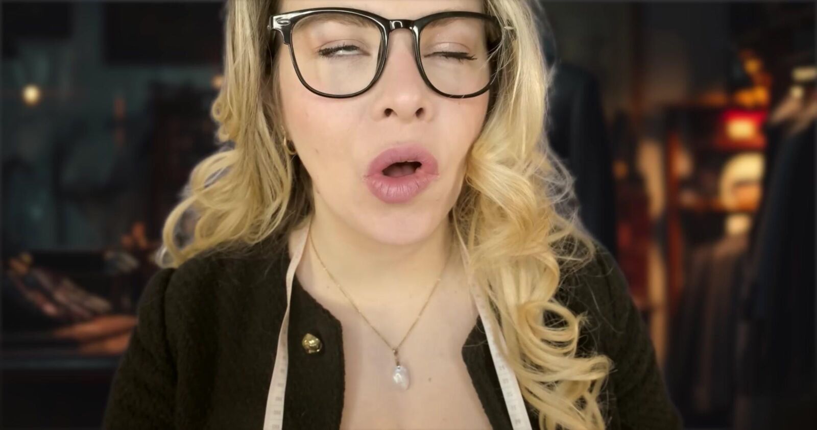 Murmurones escoceses ASMR Medición detallada de cuerpo completo