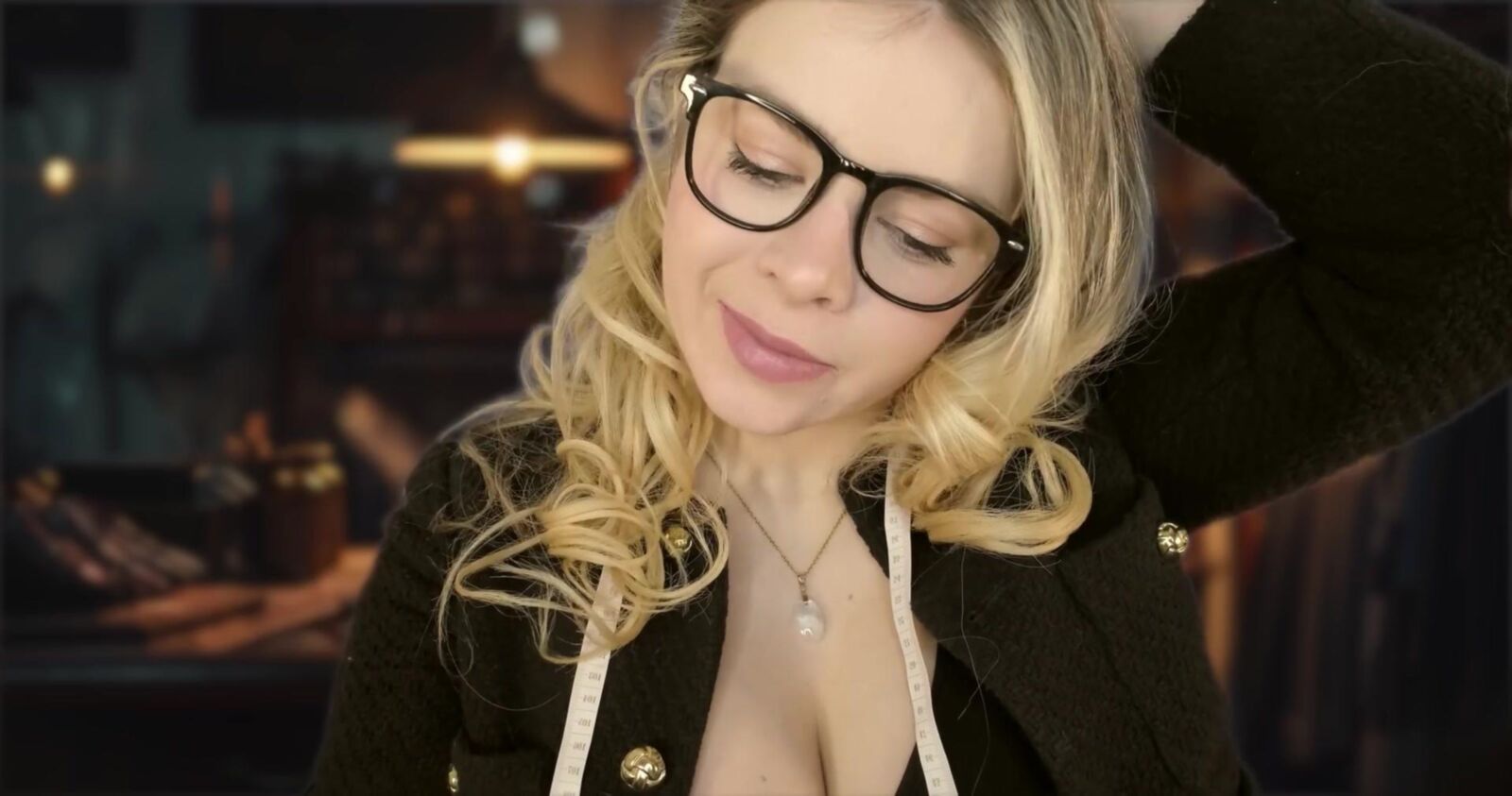 Murmurones escoceses ASMR Medición detallada de cuerpo completo