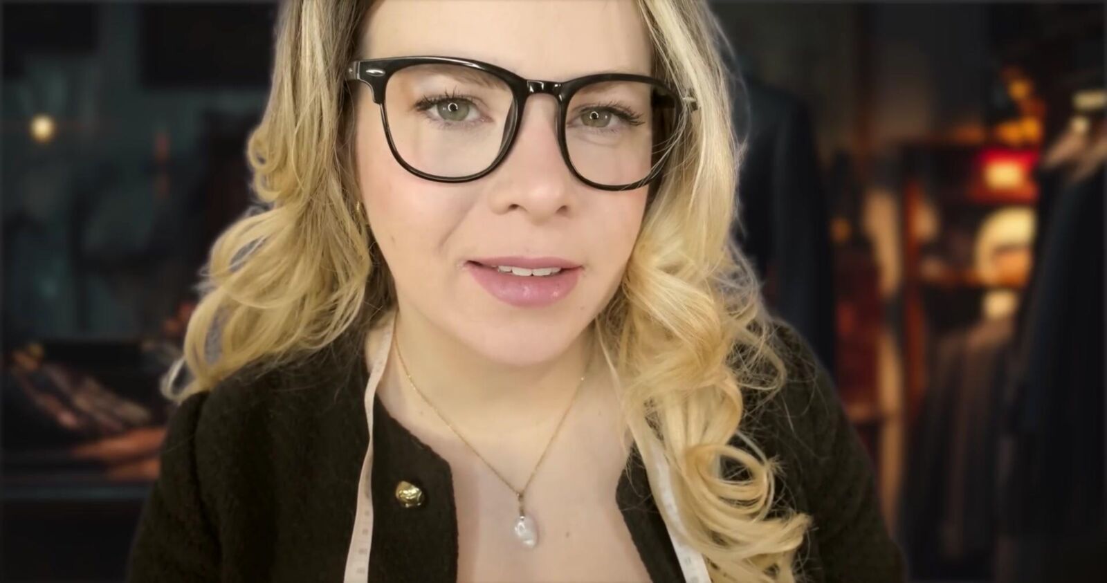 Murmurones escoceses ASMR Medición detallada de cuerpo completo