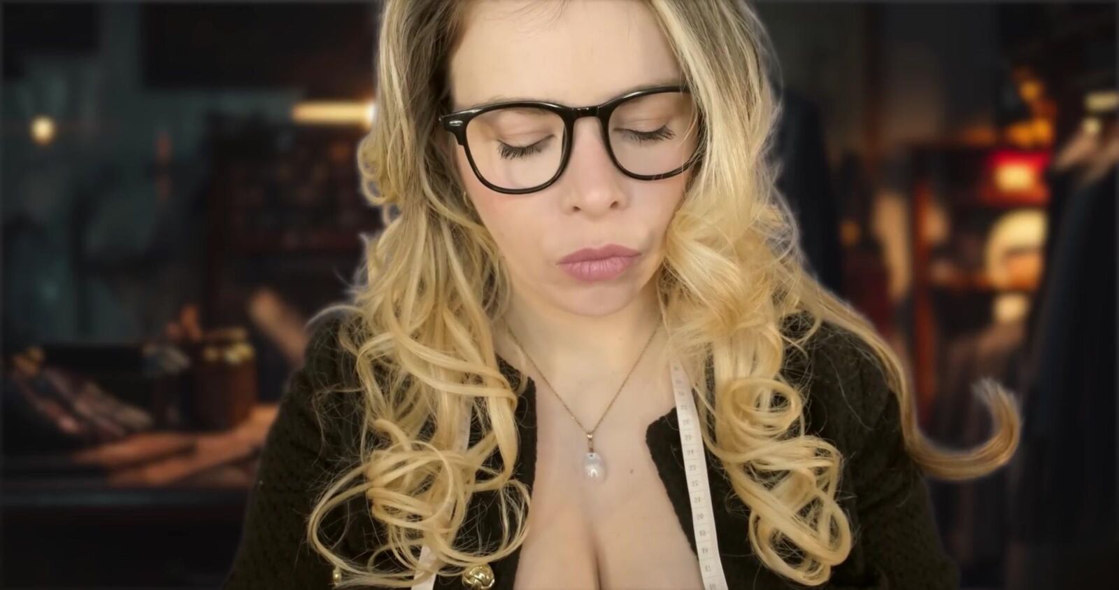 Murmurones escoceses ASMR Medición detallada de cuerpo completo