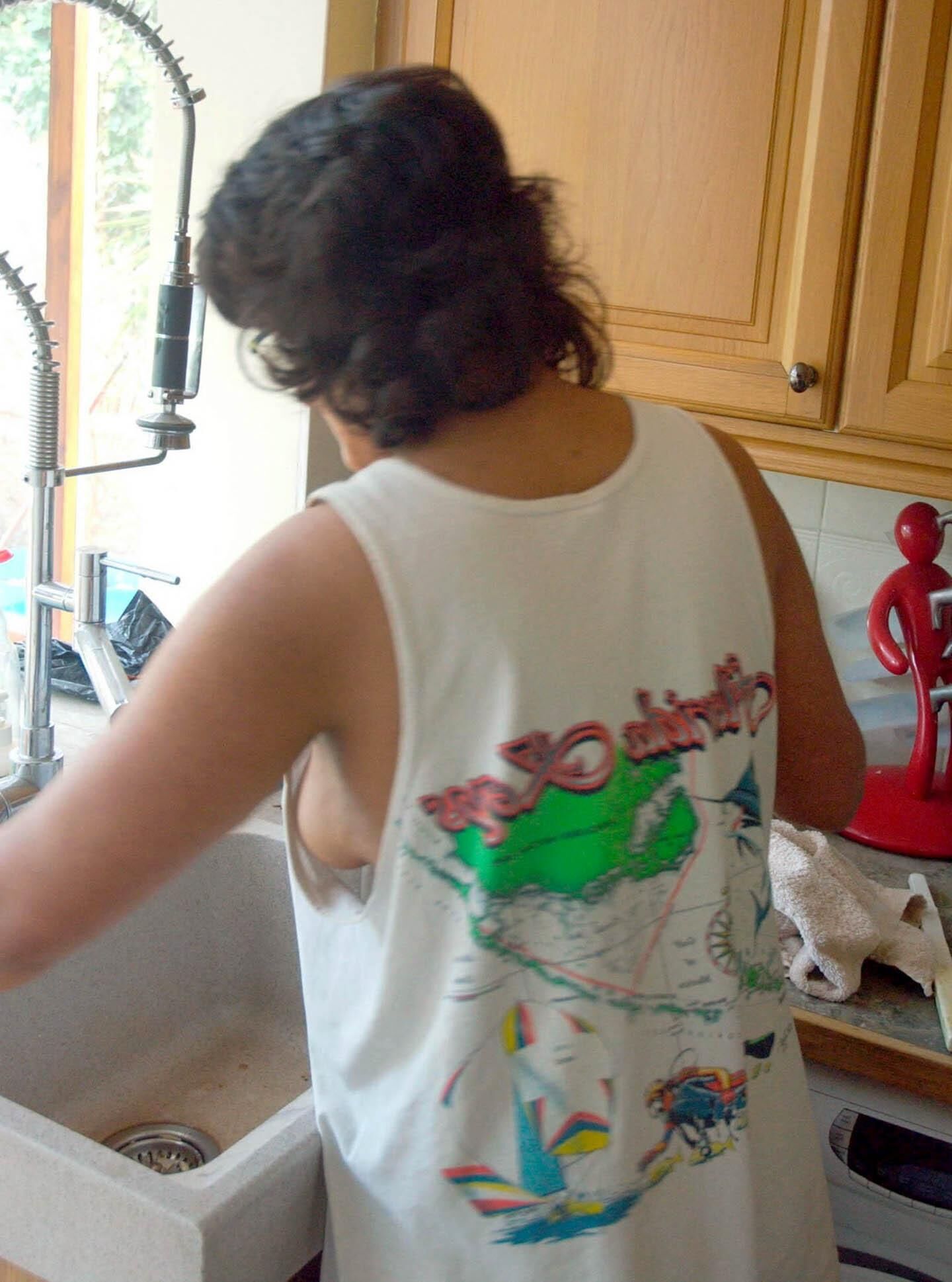 Cocinar el desayuno para los chicos.