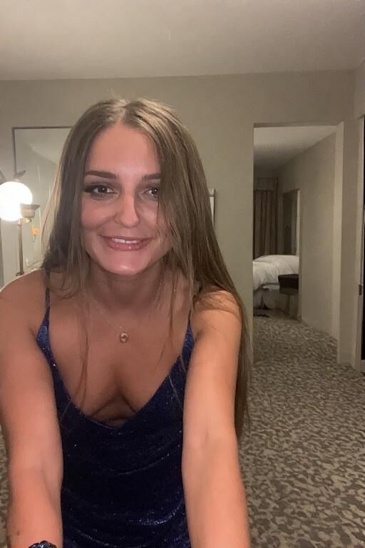 Chicas incómodas después del baile de graduación