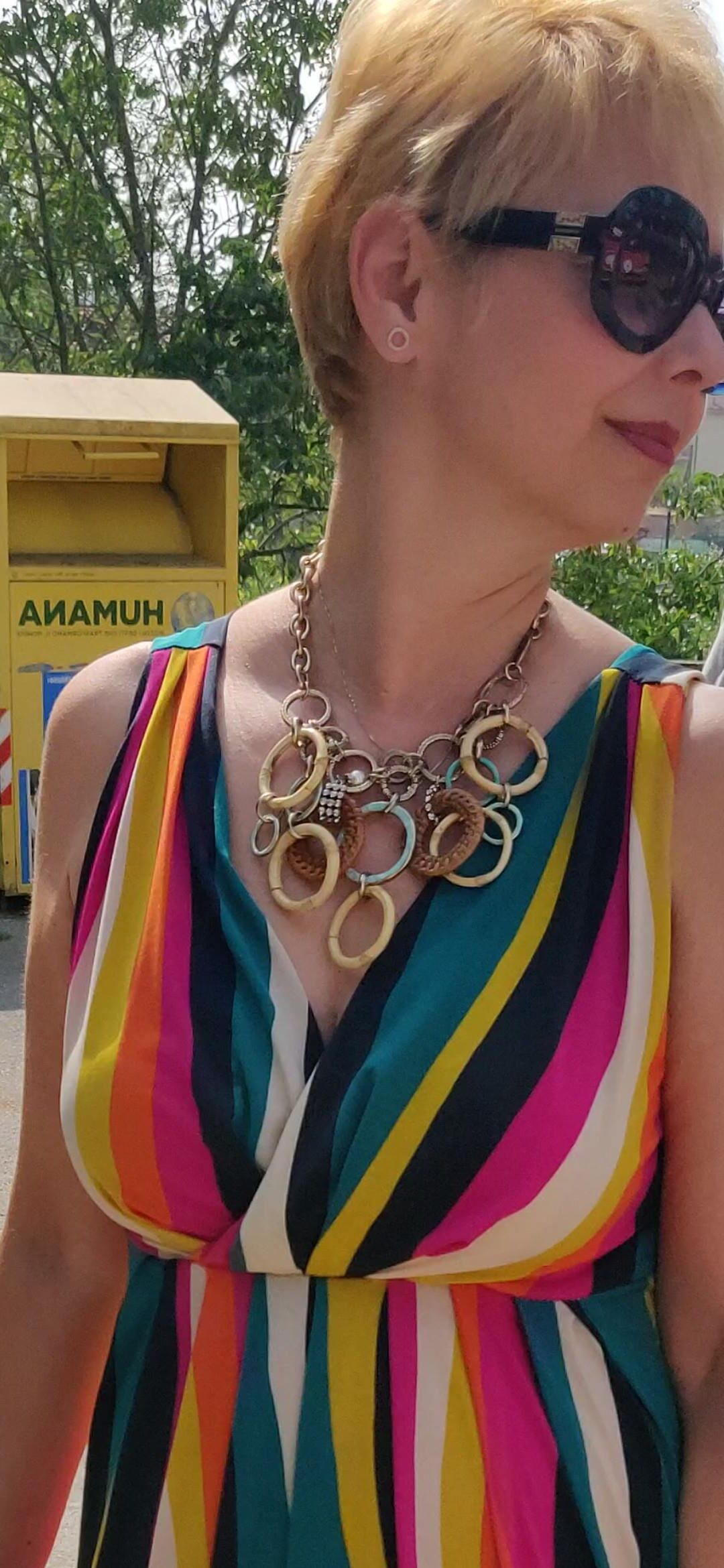 Откровенная зрелая блондинка