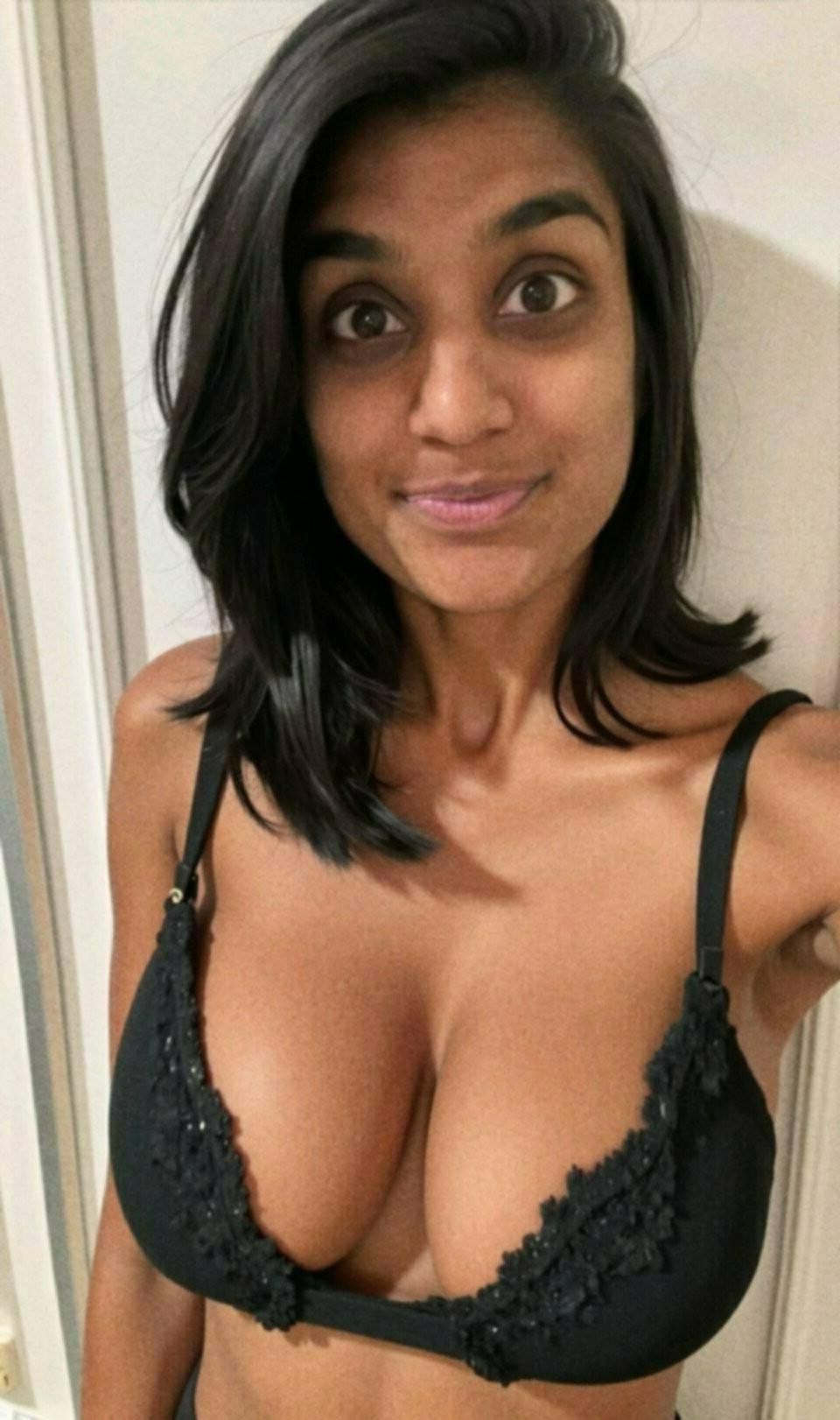 アマチュアのおっぱいとスリット（インド）